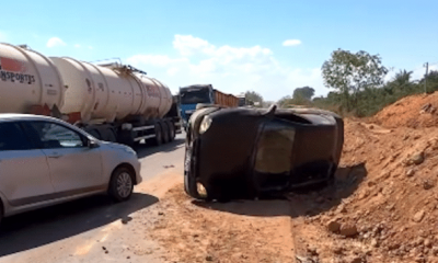 Ve�culo tomba na BR-163 ap�s tentativa de ultrapassagem