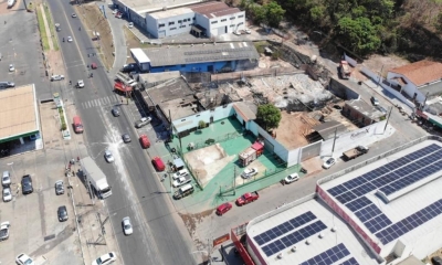 Bombeiros empregam mais de 80 mil litros de �gua para extinguir inc�ndio de grandes propor��es em madeireira