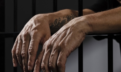 Jovem foge com filha nos braos e escapa de tentativa de feminicdio em Cuiab