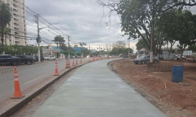 Governo de MT inicia ligao entre pista de concreto e asfalto na Avenida do CPA