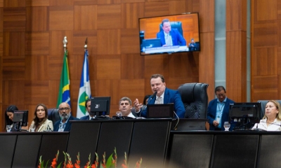 Max Russi homenageia profissionais que atuam no desenvolvimento e o cuidado com a popula��o