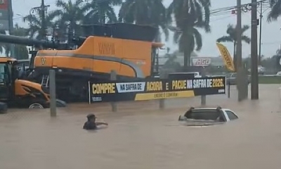 Chuva forte alaga avenidas de Primavera do Leste e causa estragos(V�deo)
