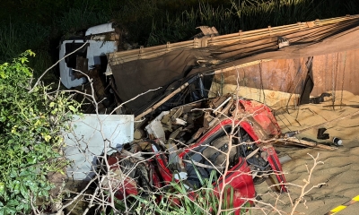 Colis�o frontal entre carretas termina com duas v�timas fatais na BR-364