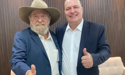 Barbudo se filia ao Podemos a convite de Max Russi