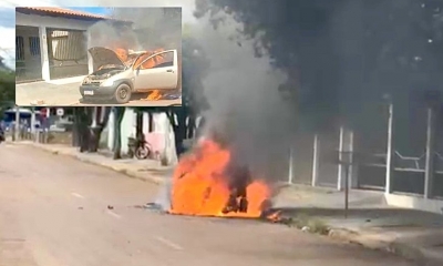 Carro � tomado pelo fogo e fica destru�do em via p�blica de Rondon�polis