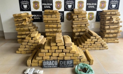 Pol�cia Civil prende faccionado e apreende 305 tabletes de maconha enterrados nos fundos de im�vel