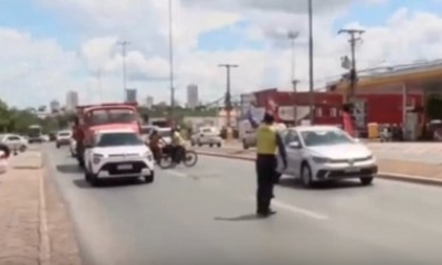 Ciclista � atropelado durante reportagem ao vivo sobre tr�nsito em Cuiab� (V�deo)