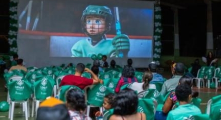 Projeto leva cinema ao ar livre com entrada gratuita a moradores de Várzea Grande