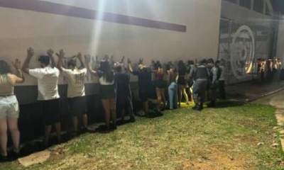 PM conduz 26 pessoas  delegacia aps festa com menores e drogas em frente  UFMT