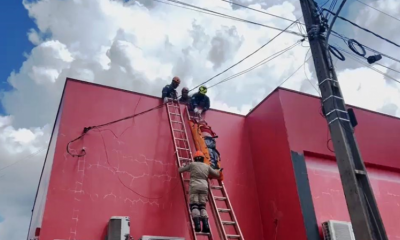 Bombeiros resgatam homem v�tima de choque el�trico em telhado de resid�ncia em Sinop