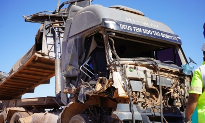 Colis�o entre caminh�es destr�i ca�amba e assusta motoristas na BR-163