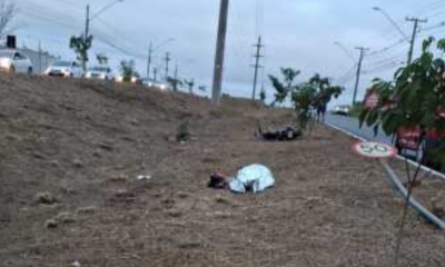 Motociclista morre aps perder controle e bater em placa na Avenida das Torres, em Cuiab