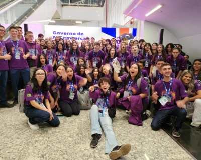 Estudantes selecionados para intercmbio compartilham expectativas para viagem a Inglaterra