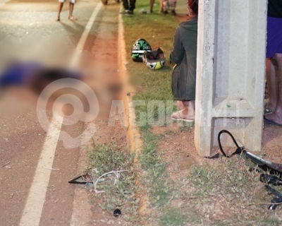 Motociclista de 22 anos morre aps colidir com poste 
