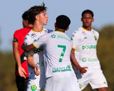 Com virada emocionante, equipe sub-17 supera o Atltico-GO pelo Campeonato Brasileiro  