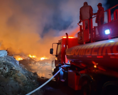 Corpo de Bombeiros combate quatro inc�ndios em MT neste s�bado