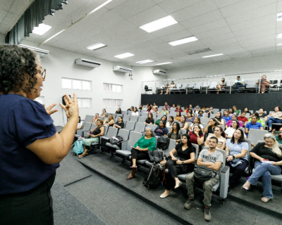 Professores da rede municipal de Cuiab recebem capacitao para atender estudantes surdos