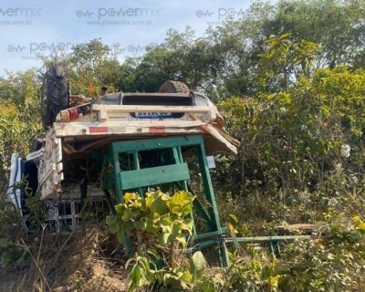 Capotamento na MT-235 deixa um morto e outro gravemente ferido