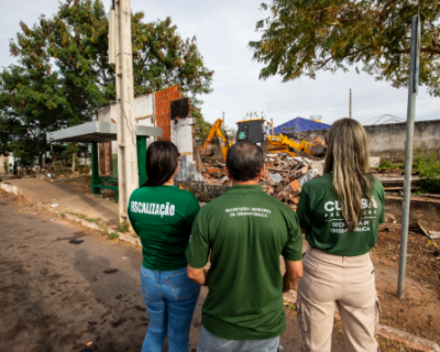 Construes ilegais so demolidas em operao da Prefeitura de Cuiab