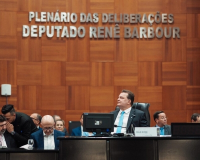 Max Russi marca os 190 anos da ALMT com discurso de responsabilidade