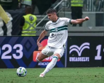 Discuss�o no vesti�rio do Coritiba termina com agress�o de Diogo Oliveira e fratura no rosto de Kuscevic
