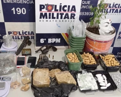 Pol�cia Militar prende faccionado com 630 por��es de drogas e arma de fogo em C�ceres
