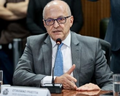 Pivetta diz que governo estuda compensa��o por perdas salariais de servidores