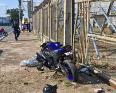 Jovem de 18 anos morre aps colidir motocicleta contra porto em Vrzea Grande