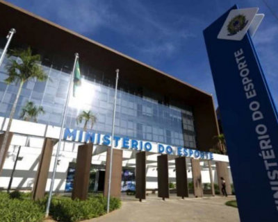 OLIMP�ADAS: MINIST�RIO DO ESPORTE FAZ POST RACISTA SOBRE BARCO DO BRASIL E PEDE DESCULPAS