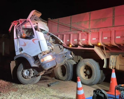 Caminhoneiro morre em coliso na BR-163