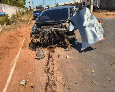 Acidente entre dois carros e uma moto deixa trs feridos em VG