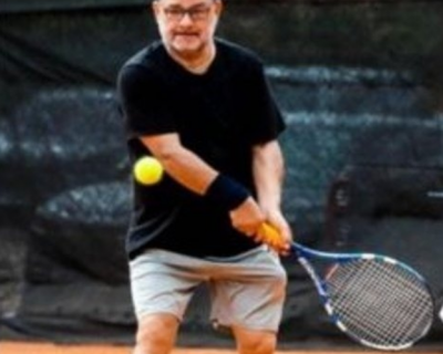 Tenista de 66 anos morre aps passar mal durante torneio em Cuiab
