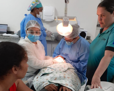 Curso da SES capacita 40 profissionais para atendimento odontolgico de pessoas com deficincia