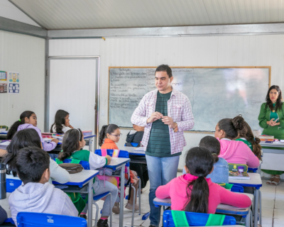 Crianas participam de palestra Bullying Acabou Aqui em escola de Cuiab