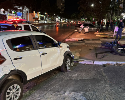 Carro atinge e mata motociclista de 21 anos na Avenida do CPA; adolescente fica ferido