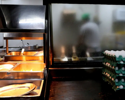 Emprego no setor de servi�os atinge recorde e soma 15,2 milh�es de trabalhadores