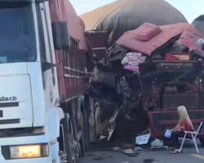Duas carretas se envolvem em acidente na MT-140