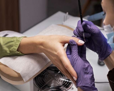 Prefeitura de Vrzea Grande oferece curso gratuito de manicure e pedicure em parceria com Senac