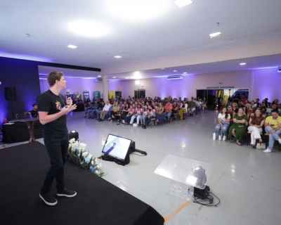 Palestra de C�sar Cielo promove transforma��o para mais de mil pessoas da regi�o Sul de MT