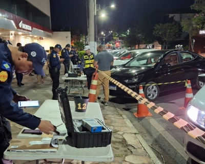 Operao Lei Seca termina com dez condutores presos por embriaguez na avenida Isaac Pvoas