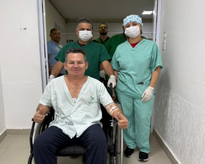 Governador Mauro Mendes recebe alta hospitalar e continuar tratamento em casa