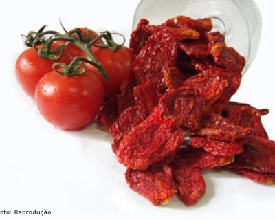 Tomate despenca 60% e abacaxi dispara 27%: semana tem forte oscilao de preos