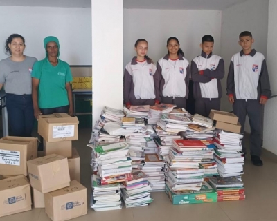 Projeto de escola estadual militar transforma livros fora de uso em conscincia ambiental