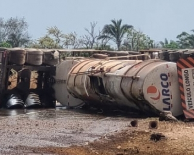 Tombamento de caminho-tanque deixa um morto e um ferido na BR-364