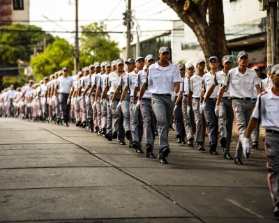 Em Cuiab estudantes da rede estadual desfilam neste domingo, feriado de 7 de Setembro