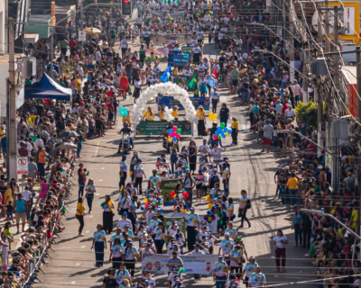 Mais de 20 mil pessoas prestigiam o maior desfile de 7 de Setembro da histria de Rondonpolis