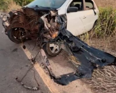 Carro  destrudo em coliso com caminho boiadeiro na zona rural de Sinop