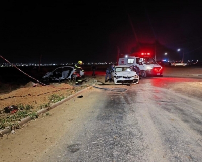 Racha termina em coliso entre Jetta e BMW e deixa motorista preso s ferragens em Primavera do Leste