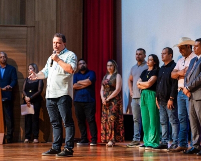 Ns precisamos valorizar o centro histrico de Cuiab, afirmou o deputado Max Russi em estreia de documentrio