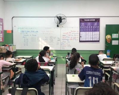 Brasil reduz atraso escolar, mas desigualdades ainda marcam cenrio